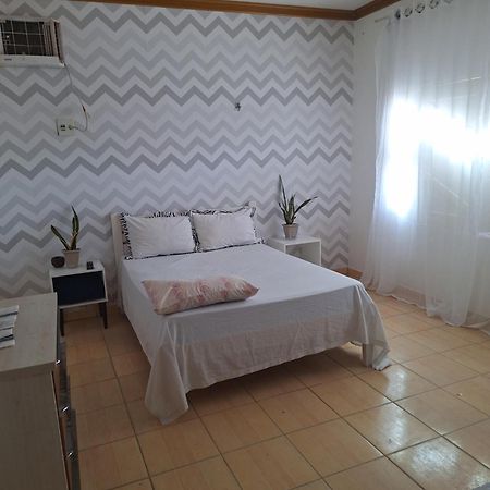 Quarto Triplo Com Banheiro Em Pousada E Restaurante มาเนาส์ ภายนอก รูปภาพ