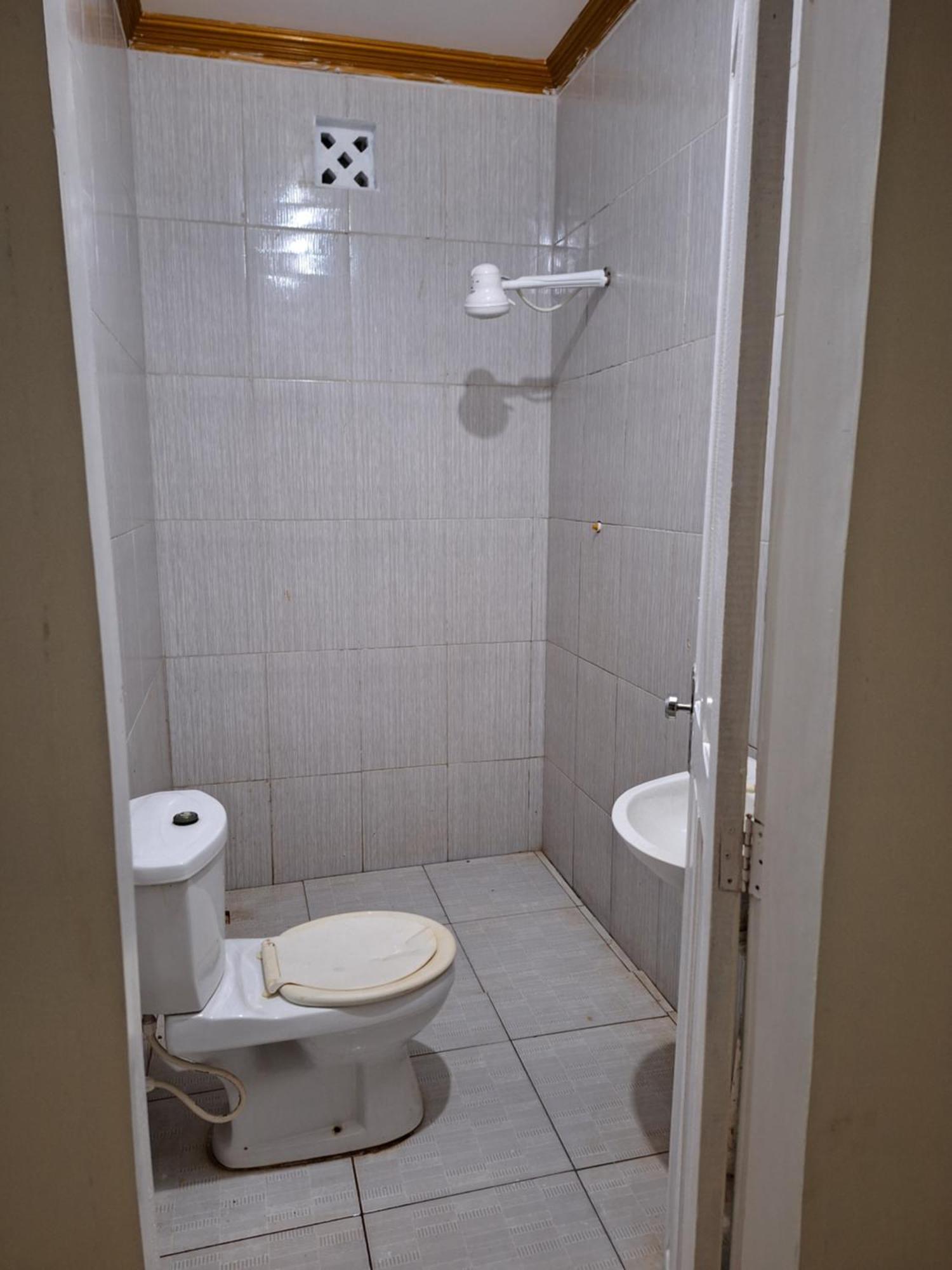 Quarto Triplo Com Banheiro Em Pousada E Restaurante มาเนาส์ ภายนอก รูปภาพ