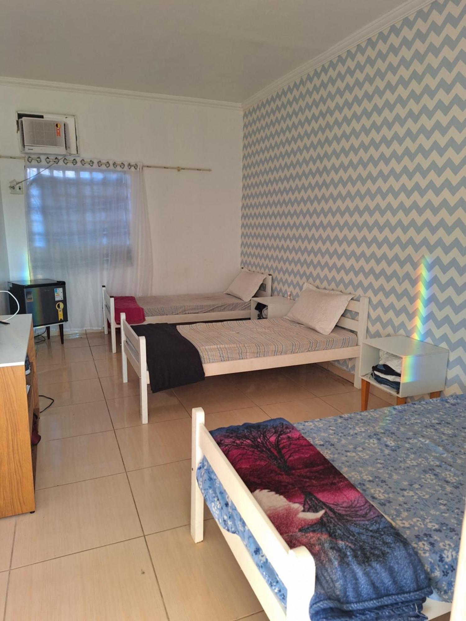 Quarto Triplo Com Banheiro Em Pousada E Restaurante มาเนาส์ ภายนอก รูปภาพ